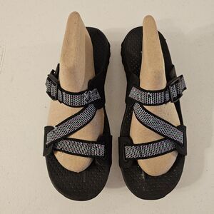 Skechers Women’s Outdoor Lifestyle‎ Sandals Black/multicolor slip on Size 11